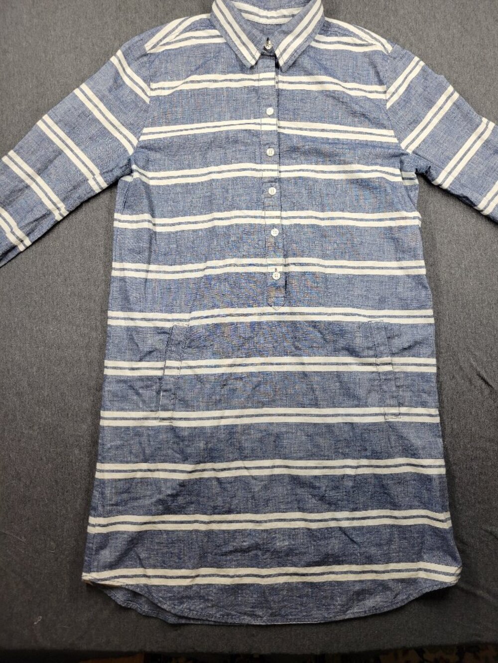 Womens dress,  Loft, size 6, blue and white, good condition
